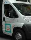 La navette de villiers, un bus de transports en stationnement.