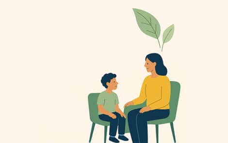 parents discutant autour d'une table, ambiance conviviale et chaleureuse.