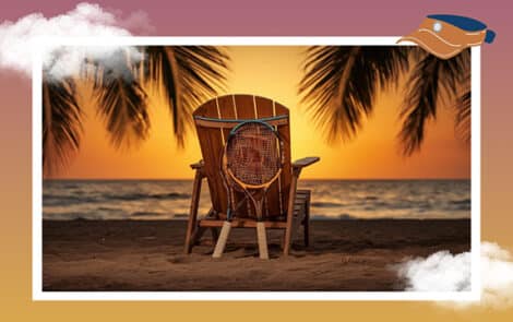 Une raquette de tennis, posée contre un transat au bord d'une plage.