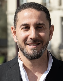 Photo portrait d'Adel Amara.