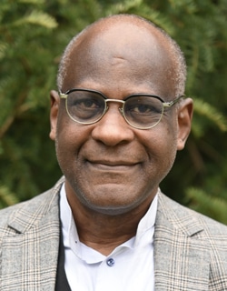 Photo portrait d'Alain Hazoume.