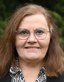 Photo portrait d'Évelyne Dorizon.