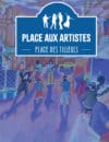 Illustration d'une place animée avec des passants, des musiciens et des clients assis en terrasse.