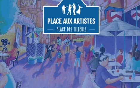 Illustration d'une place animée avec des passants, des musiciens et des clients assis en terrasse.