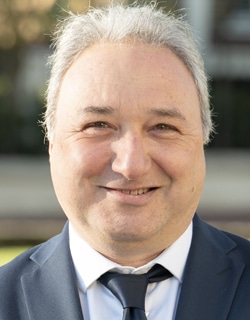 Photo portrait d'Arnaud Alacir.