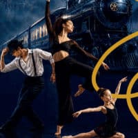 Trois danseurs et le train Orient-Express en arrière-plan.