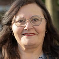 Photo portrait d'Évelyne Dorizon.