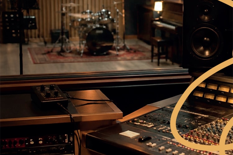Table de mixage sonore.
