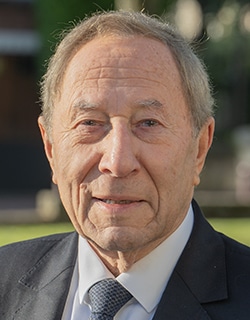 Photo portrait de Michel Oudinet.