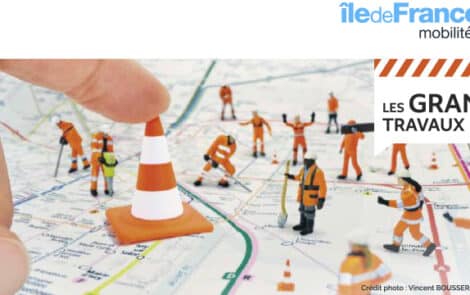 Figurines d'ouvriers posés tels des pions sur une carte.