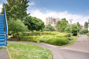 La nature renforce sa place dans les quartiers.
