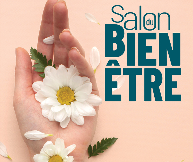 Une main recouverte de fleurs.