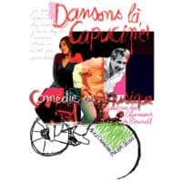 Un homme pédale à vélo et une femme est assise à l'arrière du même vélo.