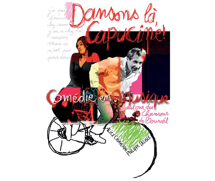 Un homme pédale à vélo et une femme est assise à l'arrière du même vélo.